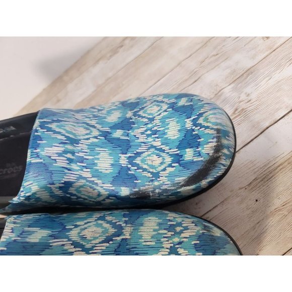 Crocs Dual Comfort Neria Pro II Graphic Clogs Slip Resistant 205385 Women Size 8 - Picture 3 of 10